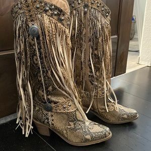 Unbranded boutique size 9 faux snakeskin fringed boots.